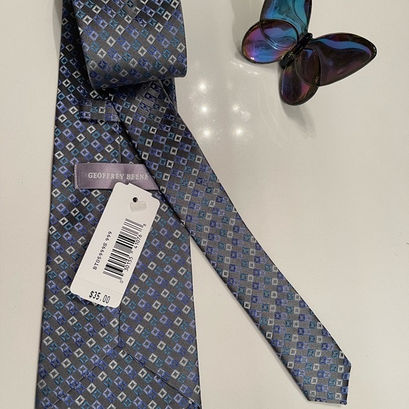 Men’s Tie - Picture 3 of 4